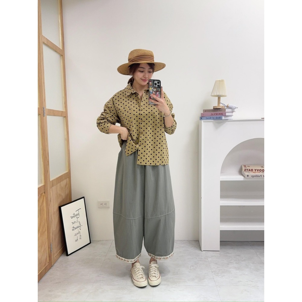 💜LL9425  點點開釦衫-細節圖2