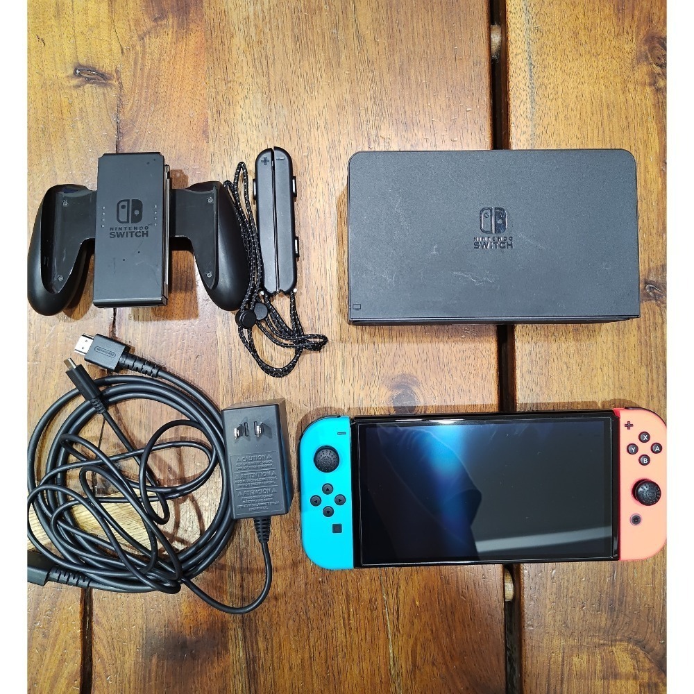 任天堂Switch Oled主機（紅藍手把）已貼保護貼，原廠盒裝、配件齊全，功能都正常，附主機收納包、蘑菇頭保護套-細節圖2