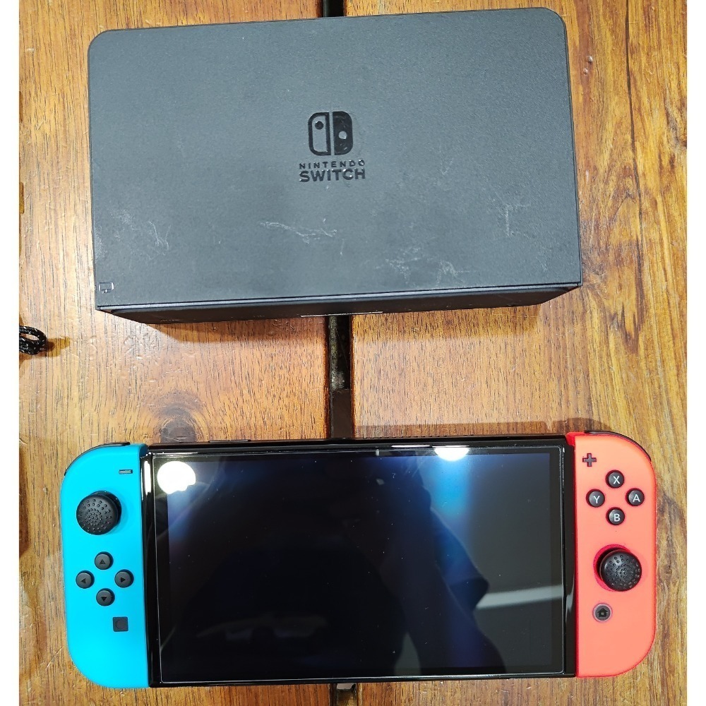 任天堂Switch Oled主機（紅藍手把）已貼保護貼，原廠盒裝、配件齊全，功能都正常，附主機收納包、蘑菇頭保護套-細節圖3