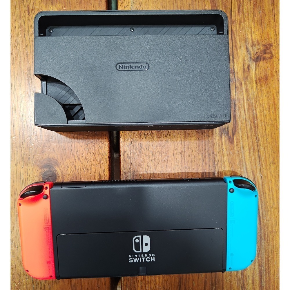 任天堂Switch Oled主機（紅藍手把）已貼保護貼，原廠盒裝、配件齊全，功能都正常，附主機收納包、蘑菇頭保護套-細節圖4