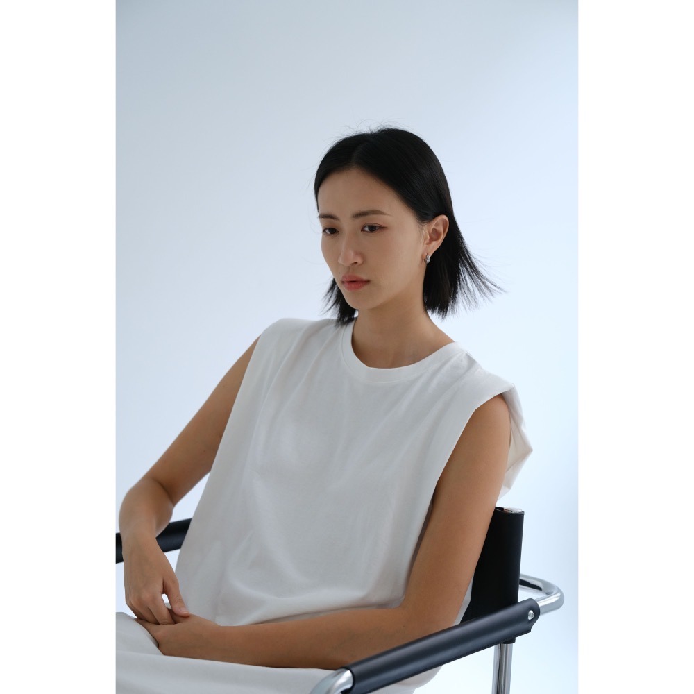 韓國東大門 現貨 正韓墊肩後開衩長洋裝-細節圖2