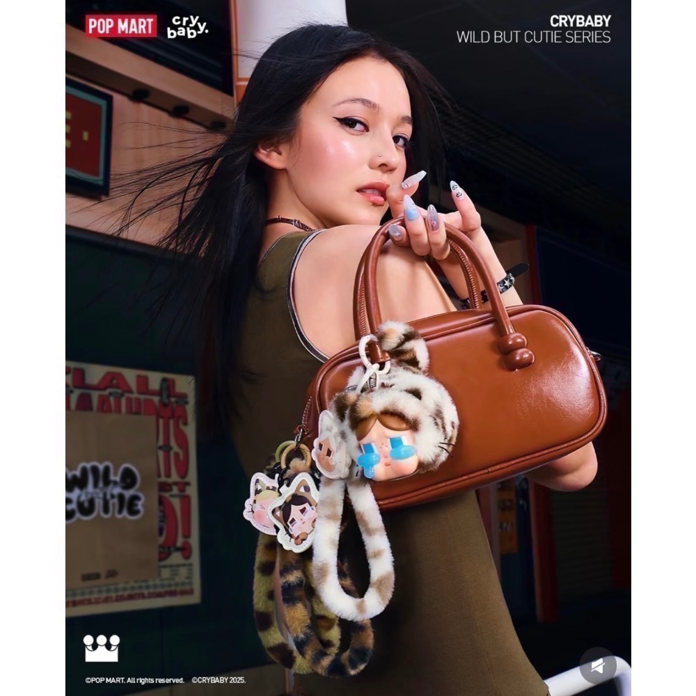 POPMART泡泡瑪特CRYBABY豹豹貓貓系列搪膠毛絨掛件盲盒 哭娃-細節圖2
