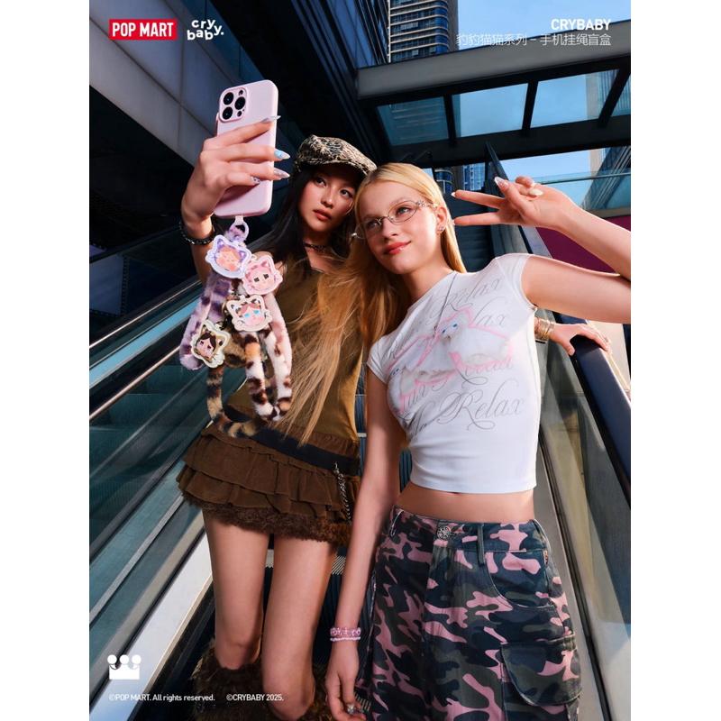 POPMART泡泡瑪特CRYBABY豹豹貓貓系列手機掛繩盲盒 哭娃 豹豹貓貓 吊飾 掛件 y2k 粉紅貓貓 復古貓貓-細節圖3