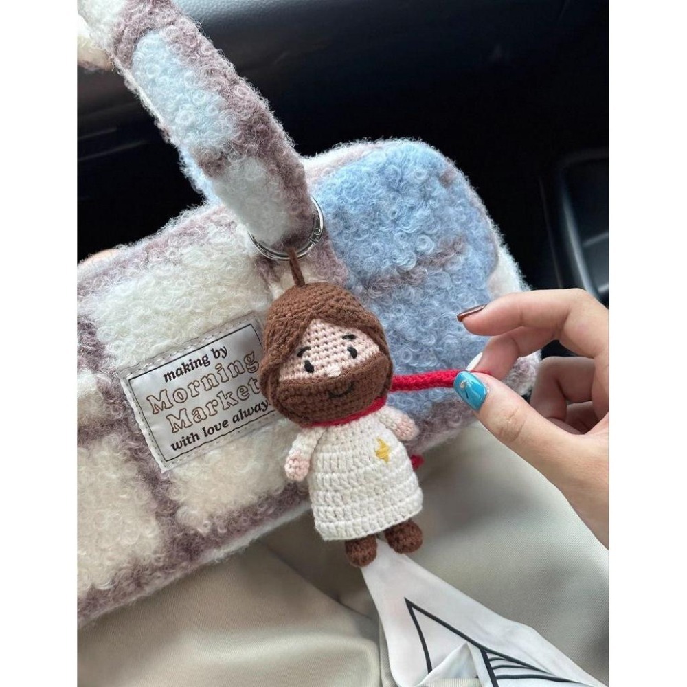 💫初心角落💫手工編織耶穌娃娃 鑰匙圈 娃娃吊飾 禮盒包裝 受洗禮物 幸福小組 福音禮品e-細節圖3