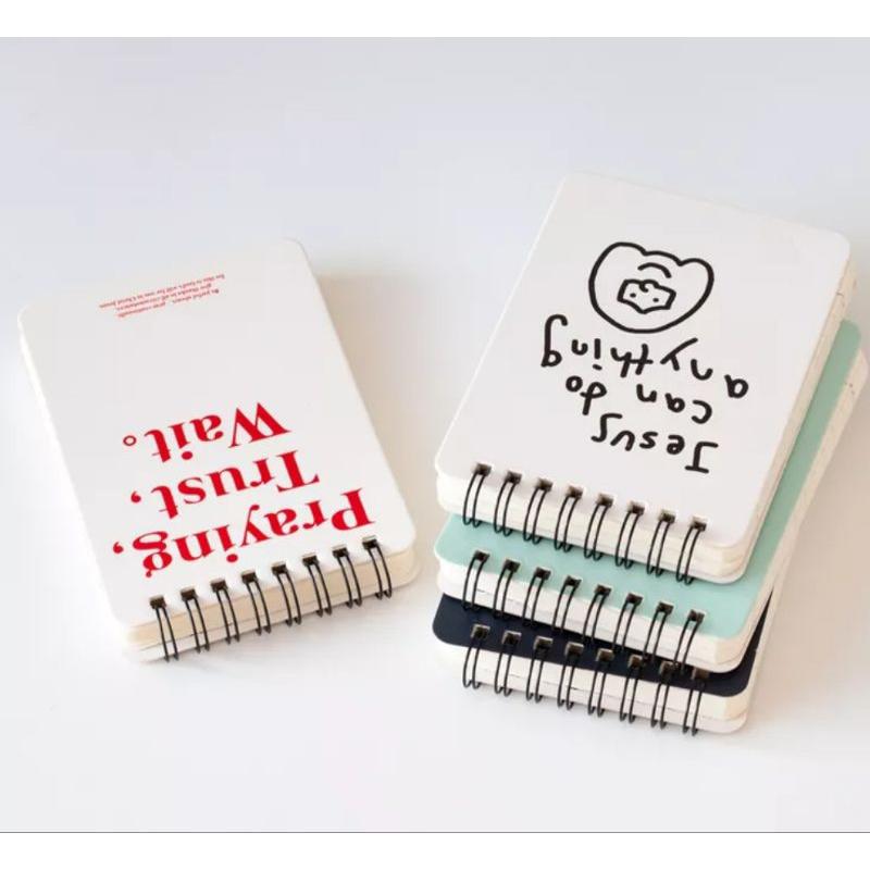 💫初心角落💫書寫恩典 手繪卡通線圈記事本 便條記事本 上掀式 每張有聖經金句 80頁 便攜式 褔音商品 受洗禮物 基督教-細節圖3