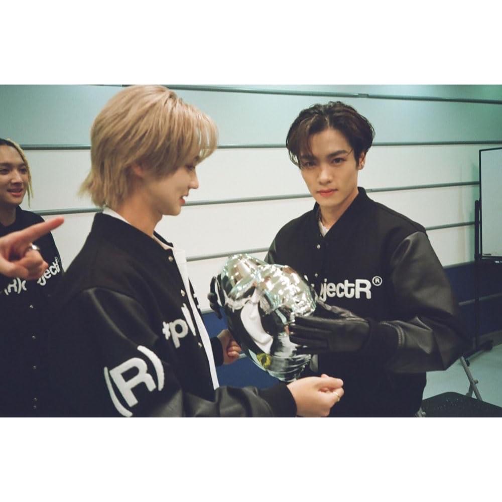 【日本空運新書】【預購】THE RAMPAGE from EXILE TRIBE寫真手冊：WE R（2冊組）-細節圖4