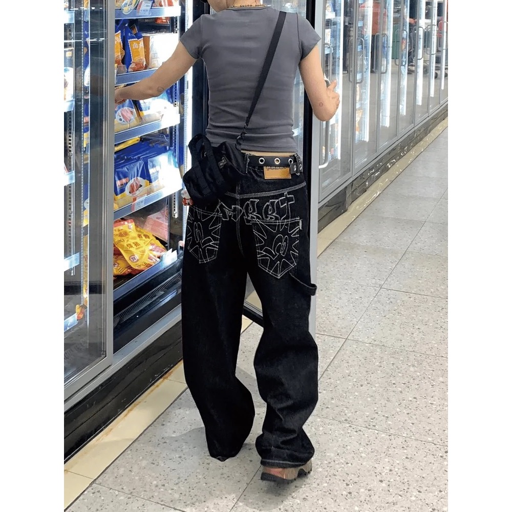 【vanguard選物所】屁屁刺繡水洗直筒牛仔褲-細節圖3