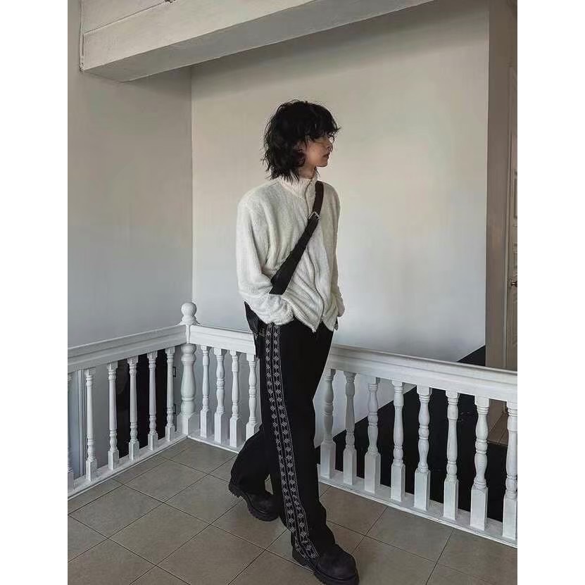 韓國選物🇰🇷 不撞款做邊刺繡牛仔褲-細節圖6