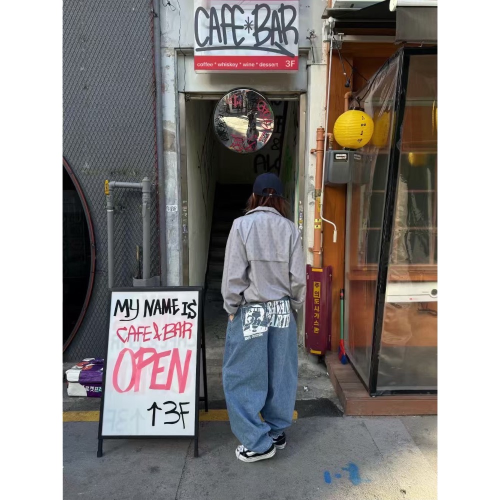 韓國選品🇰🇷漆皮印花大字屁屁牛仔褲-細節圖6