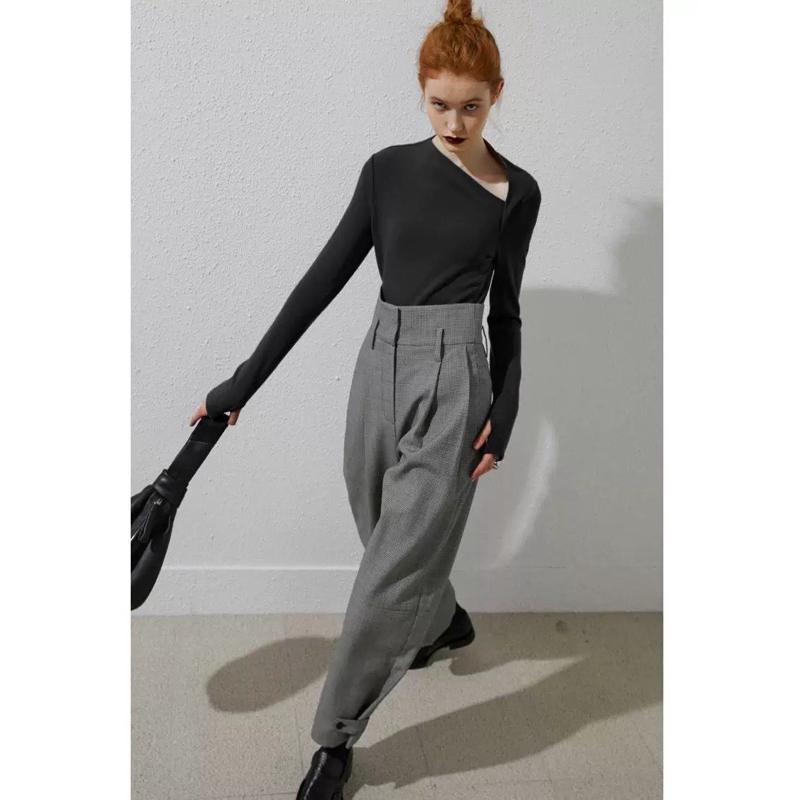 黑S M 不用等 MIMIMOLLY｜MP099不規則斜領顯瘦長袖上衣-細節圖8