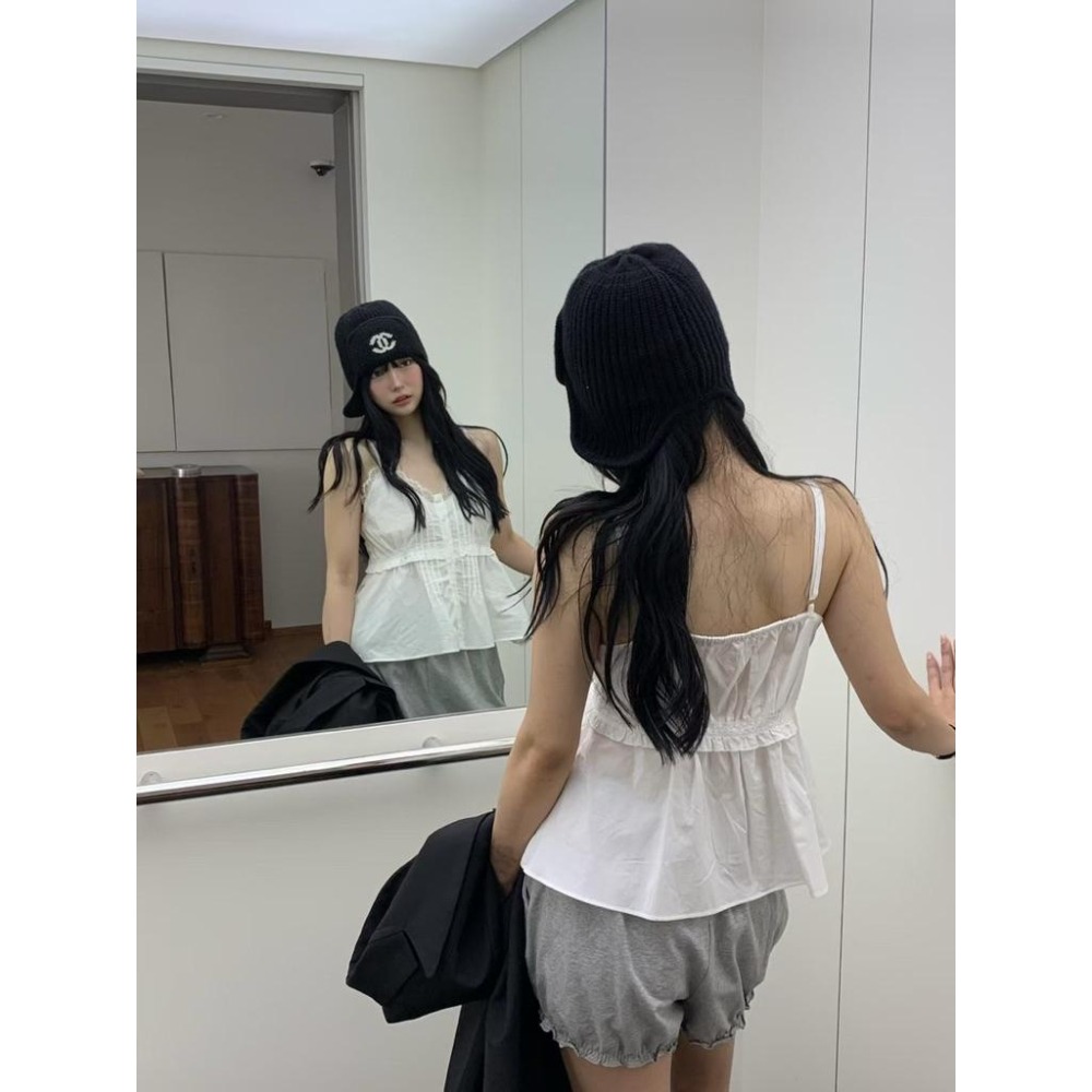 白現貨 O007 正韓🇰🇷 v領蕾絲排釦傘擺背心-細節圖5