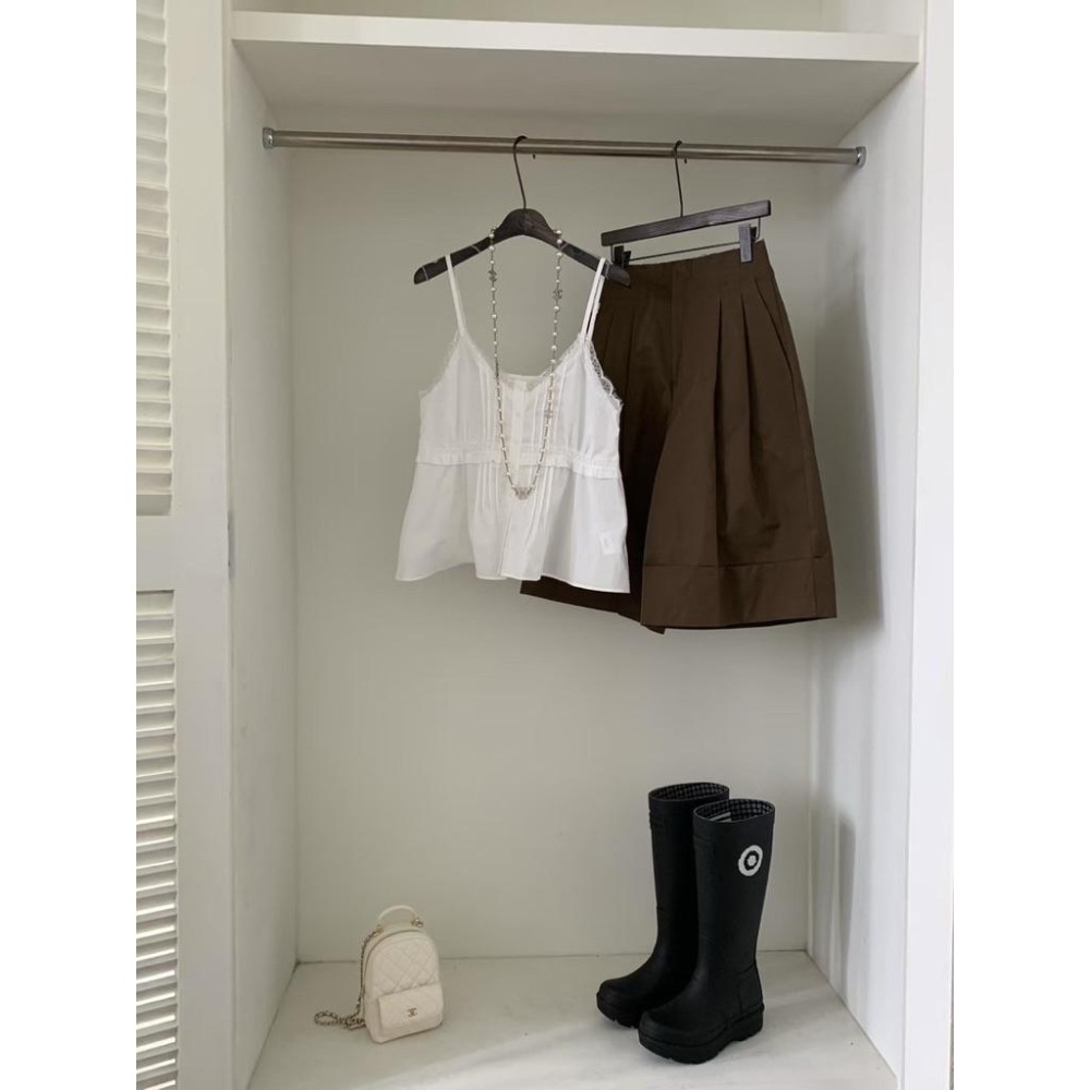 白現貨 O007 正韓🇰🇷 v領蕾絲排釦傘擺背心-細節圖6