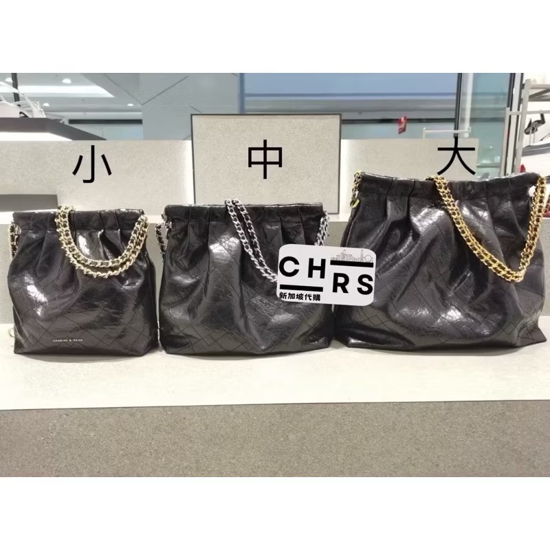 ￼開發票🧾Chrs代購🔥新加坡小CK最新款迷你款小香風Duo 細鍊抓皺流浪包 後背包 托特包垃圾袋大號 中號 小號-細節圖4