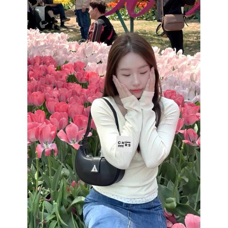 ￼開發票🧾Chrs代購🍎新加坡小CK Trice三角釦彎月包 月光包 新月包 肩背 斜背CK2-50271205-細節圖9