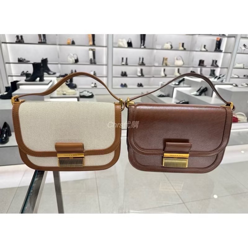 ￼開發票🧾Chrs代購🔥新加坡小CK✨ 侯佩岑 同款 Charlot 金釦包 復古小方包 側背包 復古包 豆腐包 經-細節圖3