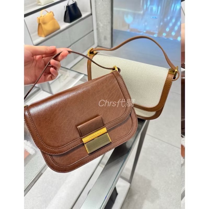 ￼開發票🧾Chrs代購🔥新加坡小CK✨ 侯佩岑 同款 Charlot 金釦包 復古小方包 側背包 復古包 豆腐包 經-細節圖4