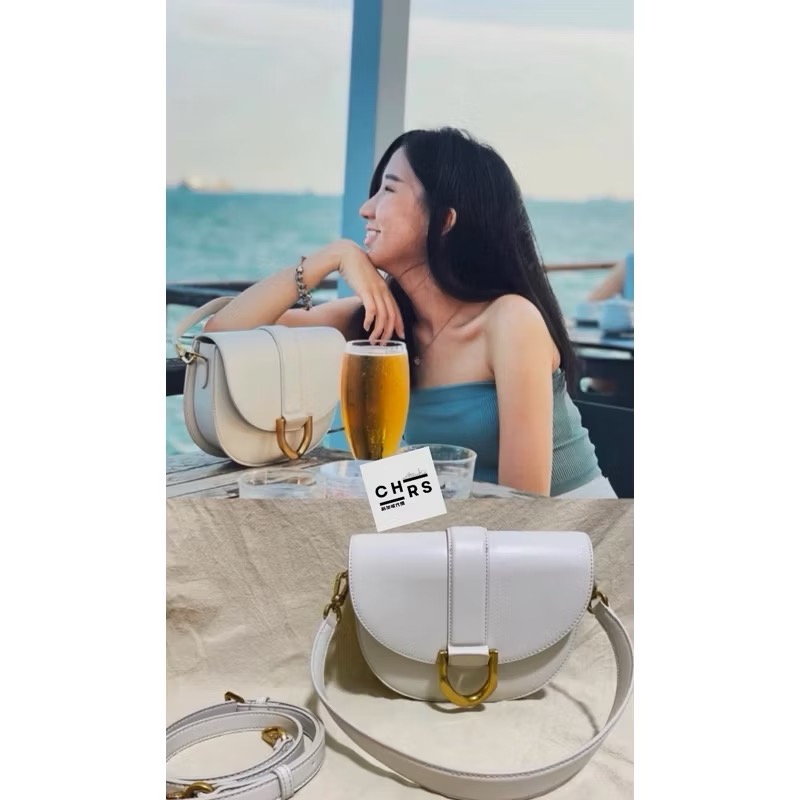 ￼開發票🧾Chrs代購🖤新加坡小CK✨ 造型D字釦兩用馬鞍包 馬蹄包 側背包 單肩包-規格圖8