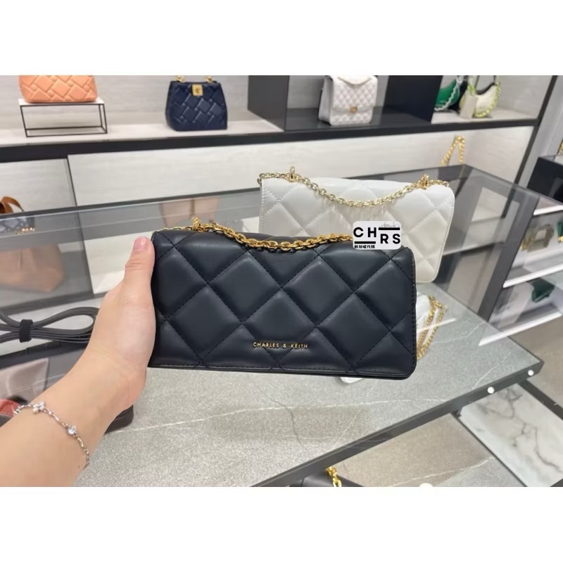 ￼開發票🧾Chrs代購🖤新加坡小CK✨ 新加坡限定款！小香風澎澎皮菱格鏈條長夾 WOC-細節圖2