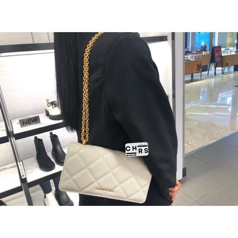 ￼開發票🧾Chrs代購🖤新加坡小CK✨ 新加坡限定款！小香風澎澎皮菱格鏈條長夾 WOC-細節圖5