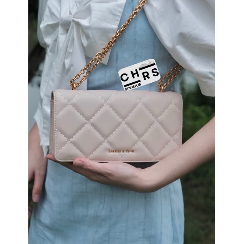 ￼開發票🧾Chrs代購🖤新加坡小CK✨ 新加坡限定款！小香風澎澎皮菱格鏈條長夾 WOC-細節圖6