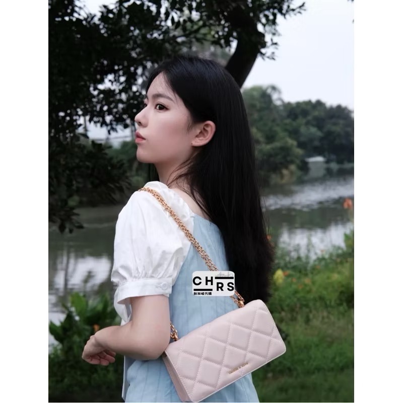 ￼開發票🧾Chrs代購🖤新加坡小CK✨ 新加坡限定款！小香風澎澎皮菱格鏈條長夾 WOC-細節圖8