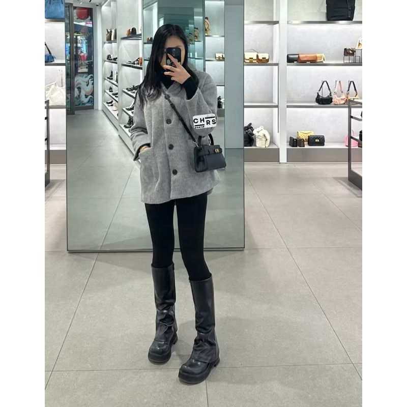 ￼Chrs代購🖤新加坡小CK✨ 新款 Aubrielle 金屬釦帶裝飾手提包/凱莉包/斜背包-細節圖6