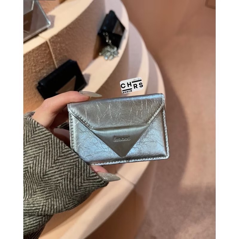 ￼開發票Chrs代購🇰🇷 FENNEC CRINKLE TRIANGLE WALLET 漆皮零錢袋 皮夾 三折短夾-細節圖7