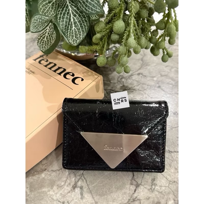 ￼開發票Chrs代購🇰🇷 FENNEC CRINKLE TRIANGLE WALLET 漆皮零錢袋 皮夾 三折短夾-規格圖9
