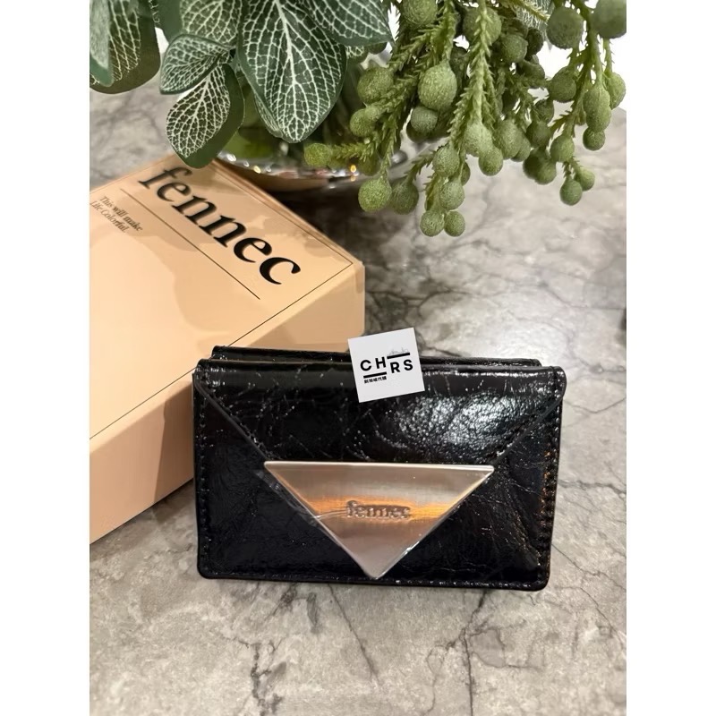 ￼開發票Chrs代購🇰🇷 FENNEC CRINKLE TRIANGLE WALLET 漆皮零錢袋 皮夾 三折短夾-規格圖9