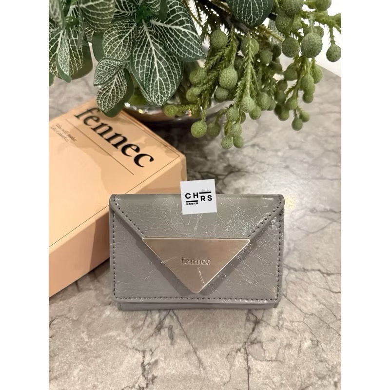 ￼開發票Chrs代購🇰🇷 FENNEC CRINKLE TRIANGLE WALLET 漆皮零錢袋 皮夾 三折短夾-規格圖9