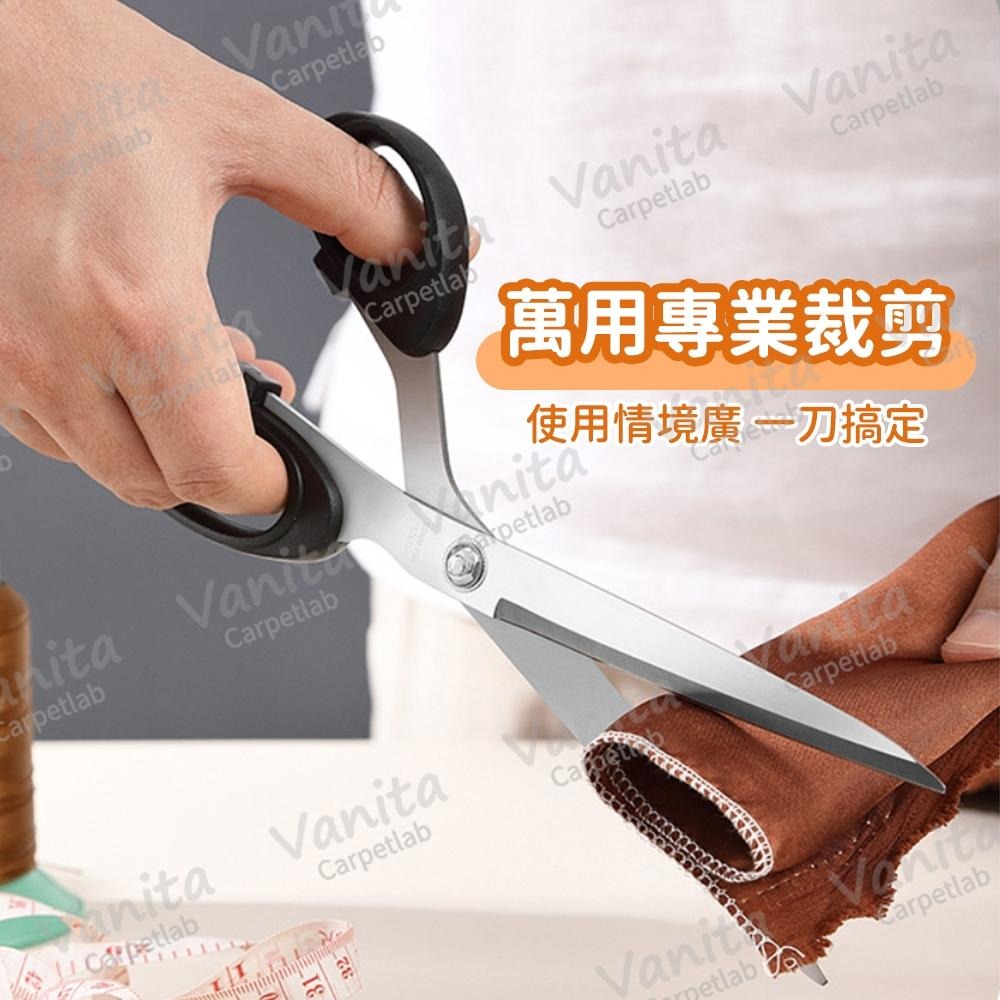 在台現貨｜不鏽鋼專業地墊裁剪刀 九吋 萬用 DIY 多功能 剪裁 剪刀 裁刀 事務 家用 美工 手工 不鏽鋼 大剪刀-細節圖3