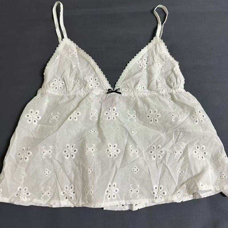 Edikted法式白色雕花鏤空黑色蝴蝶結V領細肩帶無袖背心-細節圖8