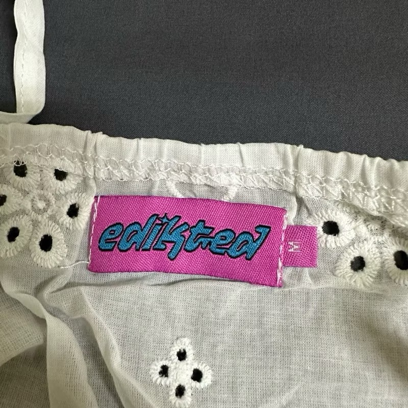 Edikted法式白色雕花鏤空黑色蝴蝶結V領細肩帶無袖背心-細節圖9