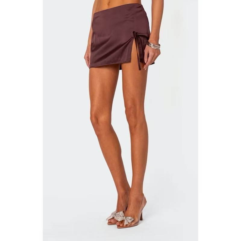Edikted深咖啡色緞面側開衩蝴蝶結綁帶短裙-細節圖8