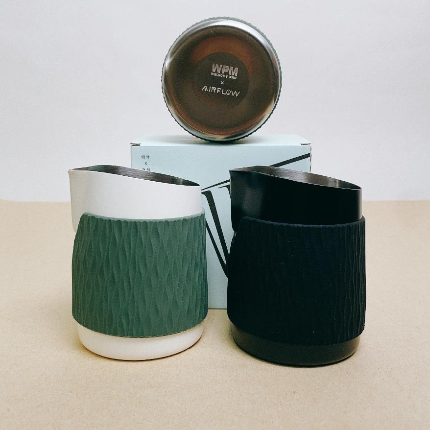 【拉花推薦 快速出貨】AIRFLOW x WPM 聯名無柄拉花鋼杯 450ml 拉花杯 拉花鋼杯 無炳拉花杯 瓦莎咖啡-細節圖3