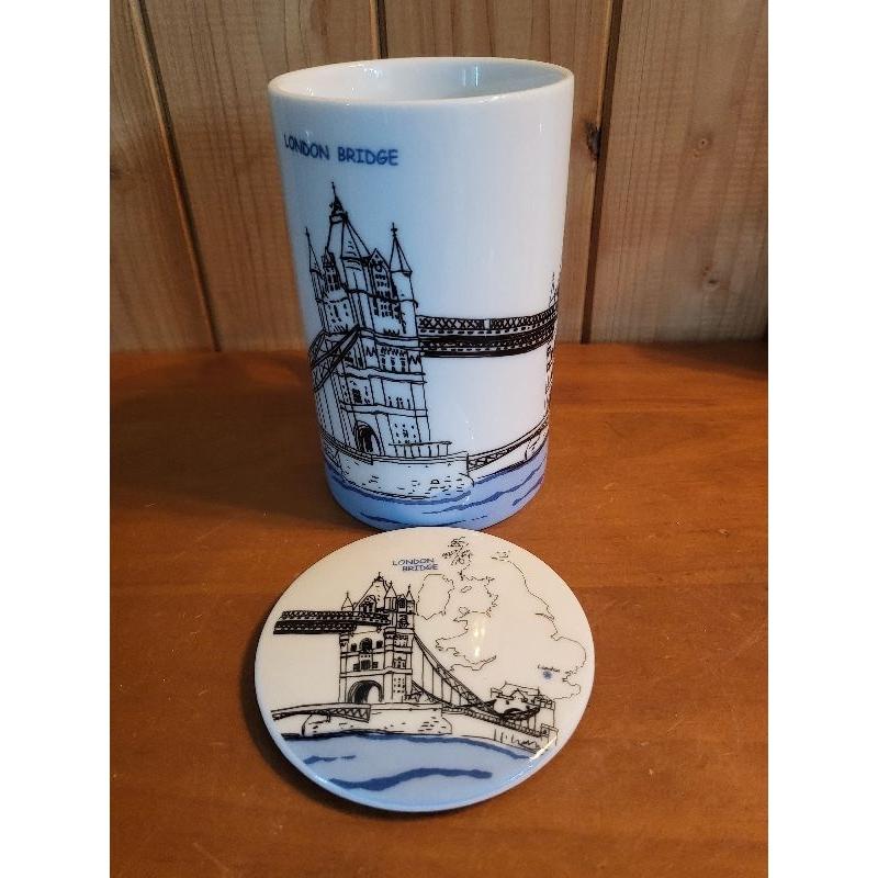 【樂樂的銅板雜貨店】 荷蘭風車 倫敦鐵橋 旅行風 手繪風馬克杯 插畫杯 咖啡杯 高杯 杯子 杯蓋 380ml-細節圖4