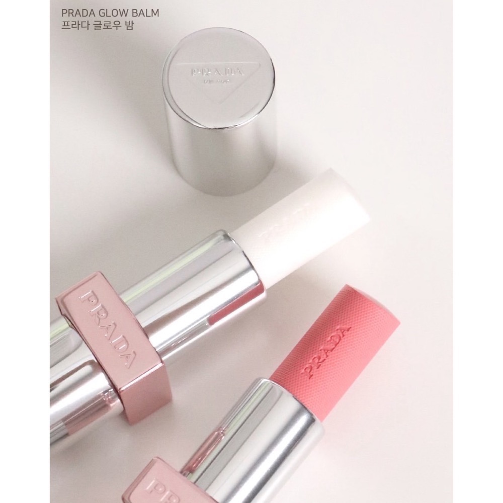 【A’sD 現貨🇬🇧正品】Prada 普拉達｜原生稜光水唇膏 #U020 稜光紅-細節圖5