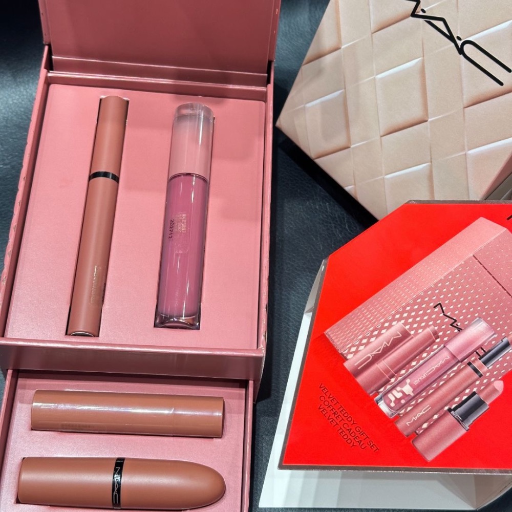 《A’sD 現貨 🇬🇧正品》MAC 聖誕唇膏組 日曆 唇膏 唇釉 打亮-細節圖3