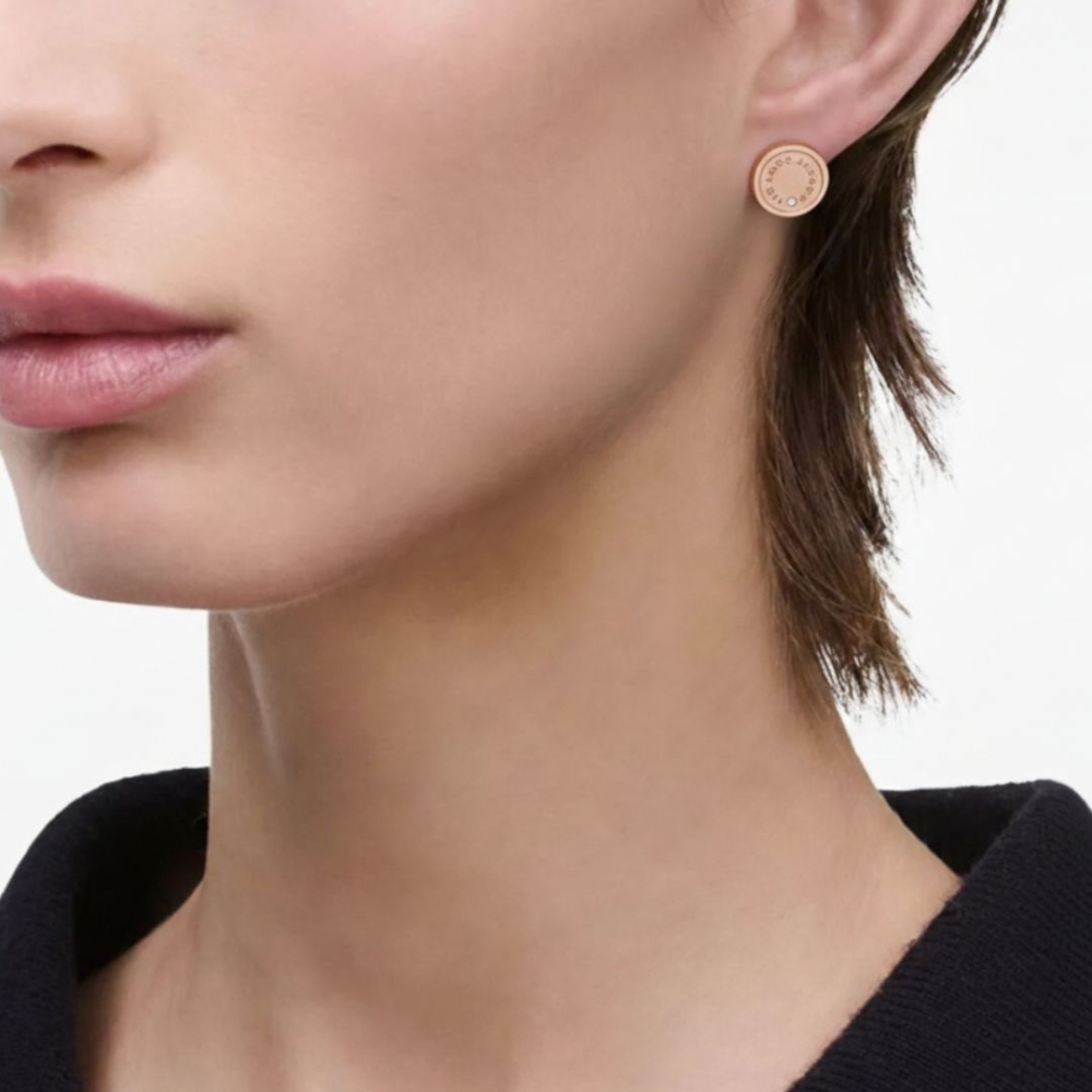 《A’sD 預購🇺🇸正品》MARC JACOBS 耳環 徽章耳環 earrings-細節圖3