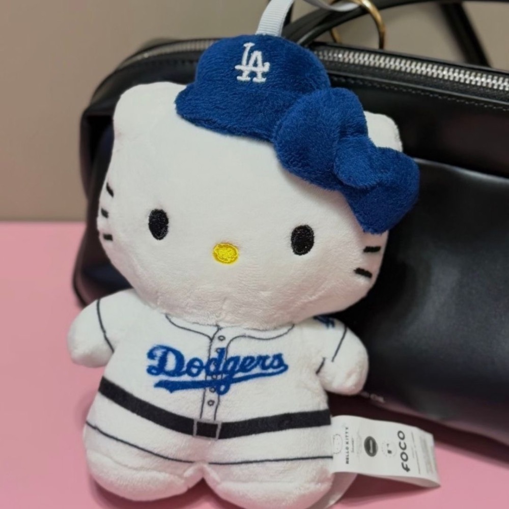 《A’sD 現貨 🇯🇵🇺🇸正品》GD 娃娃 Hello Kitty x Los Angeles Dodgers-細節圖2
