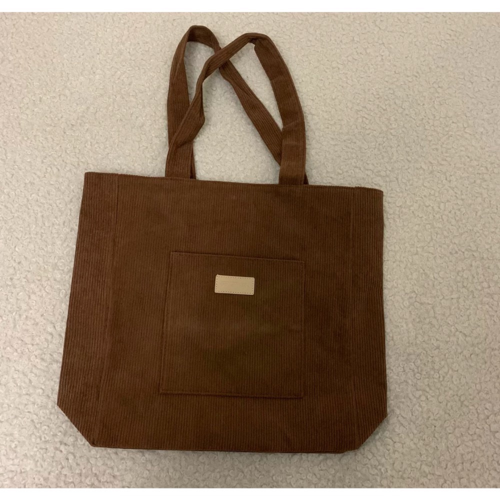 [現貨-24H出貨］POPMART 泡泡瑪特 哭娃crybaby 周邊/週邊 燈芯絨 單肩包 咖啡色 耐髒 眼淚工廠系列-細節圖3