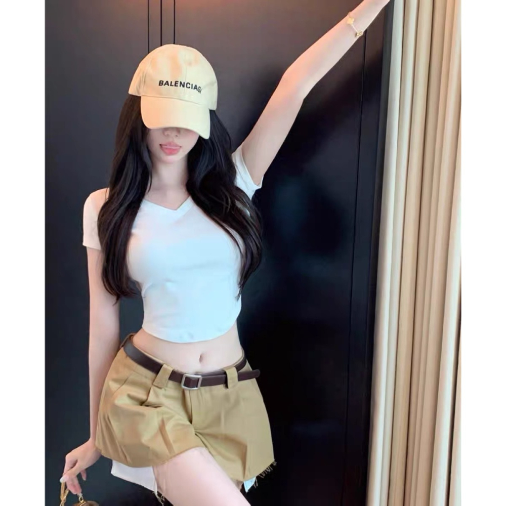 【三番雜貨屋】白色V領純欲風 超修身上衣 短袖 短版上衣 少女感-細節圖2