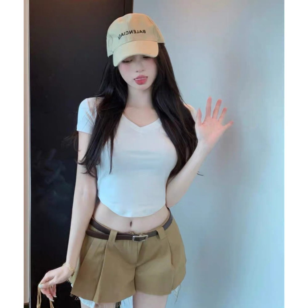 【三番雜貨屋】白色V領純欲風 超修身上衣 短袖 短版上衣 少女感-細節圖3