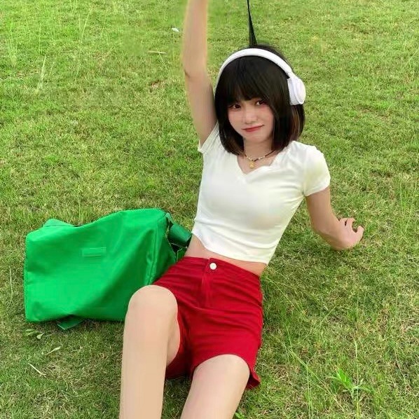 【三番雜貨屋】白色V領純欲風 超修身上衣 短袖 短版上衣 少女感-細節圖6