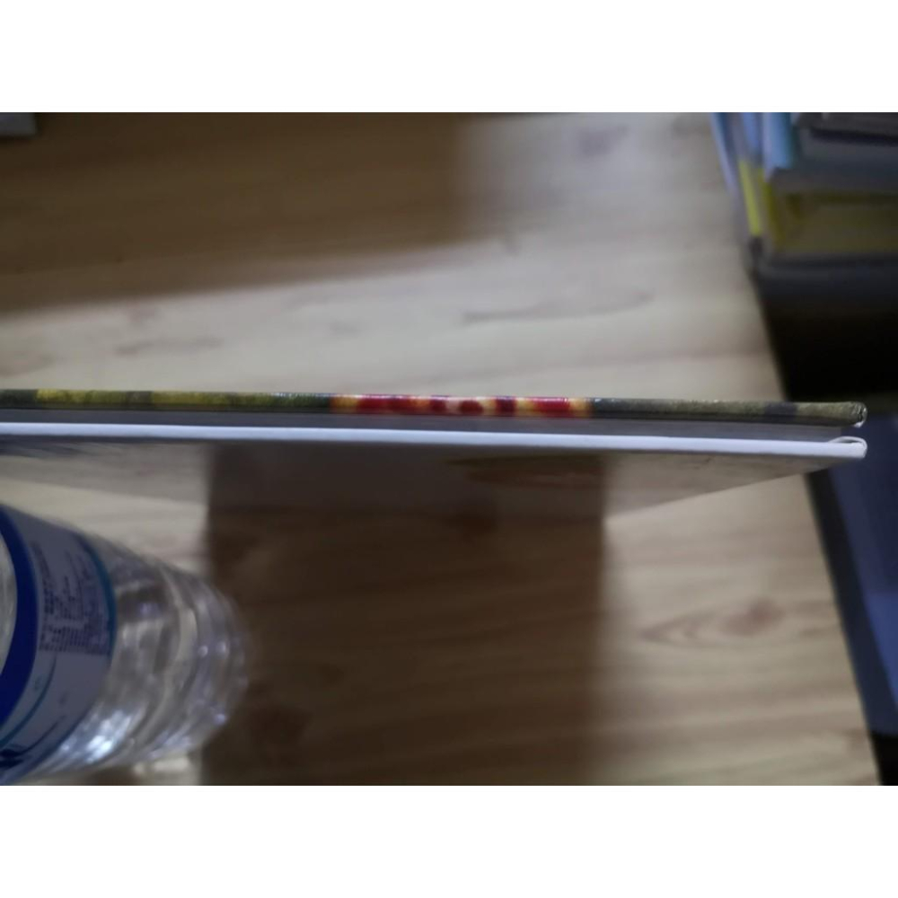 【享讀二手書安繪A3】《賽伯 獨角獸 ~大師名作繪本19》朱里安諾  繪圖 / 臺灣麥克 //書側微書斑-細節圖2