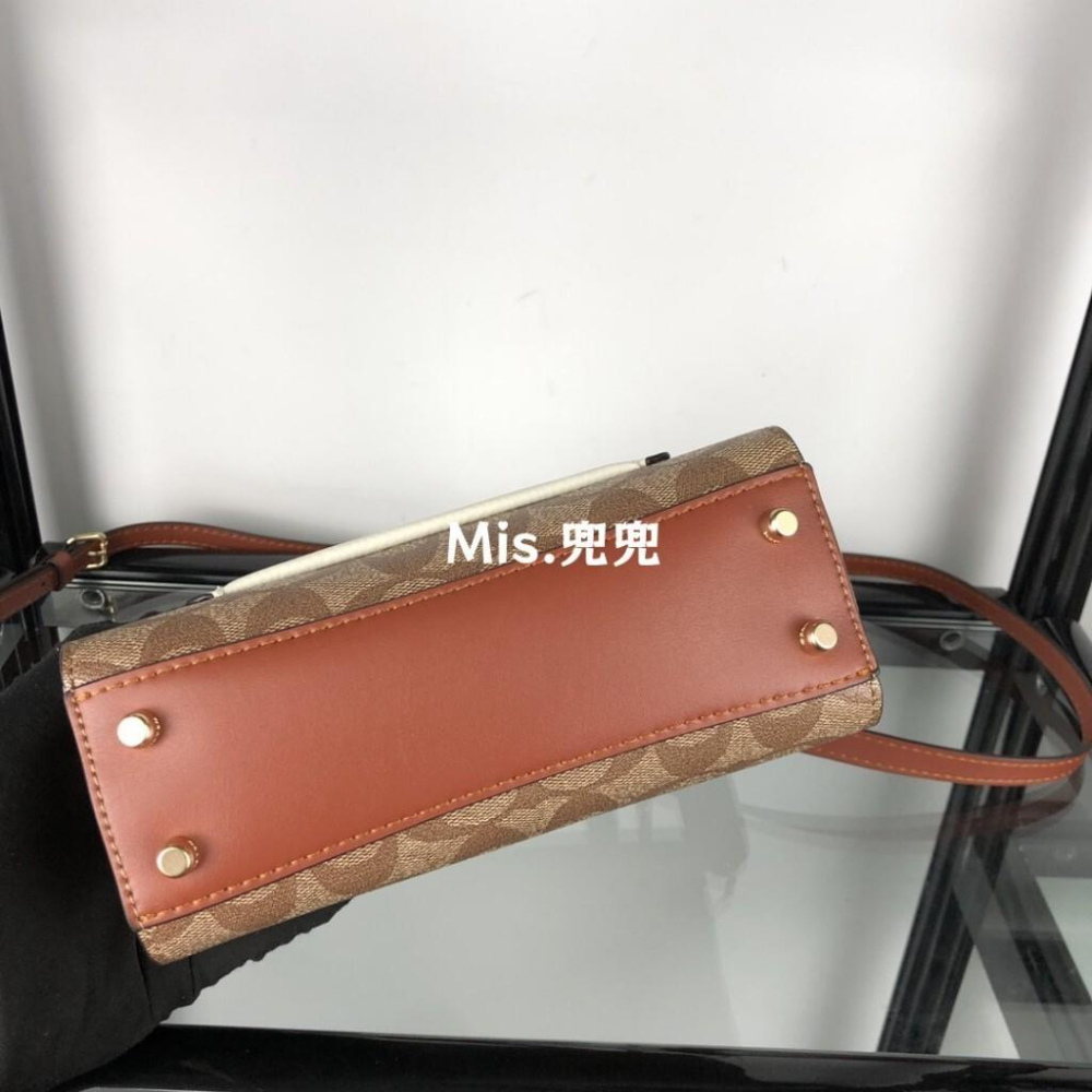 保固 現貨 COACH 蔻馳包包 Mis.兜兜 時尚女生戴妃包 旋轉扣 手提包 斜背包 小方包 側背包 女生包包-細節圖6