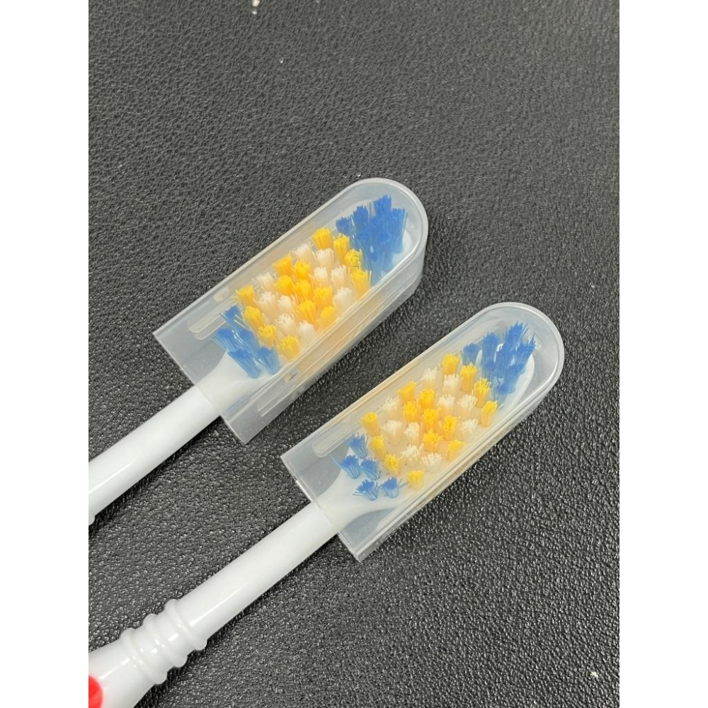 【Colgate 高露潔】 成人牙刷 附牙刷蓋 多色隨機 高效潔齒 家庭旅行必備 全家適用-細節圖3