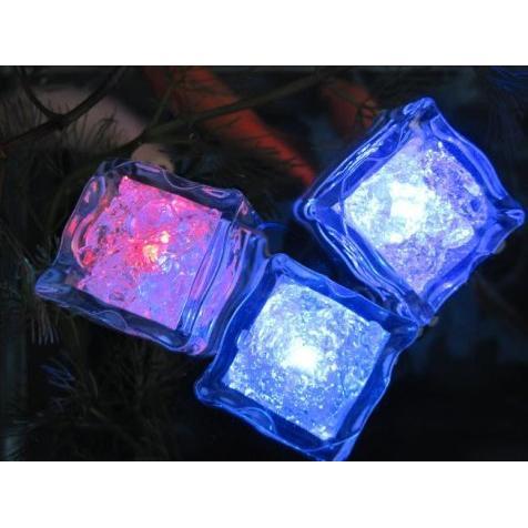 【夜市王】Led冰塊燈觸水即亮 LED七彩或白光變色發光冰塊，浮水蠟燭燈 25元