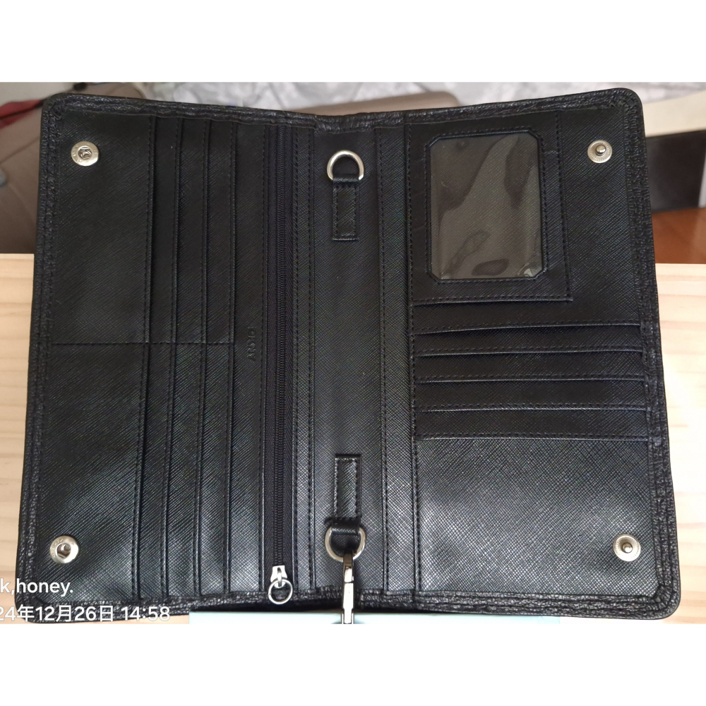 DKNY經典黑色牛皮格紋手拿包（可加鍊帶肩背）-細節圖7