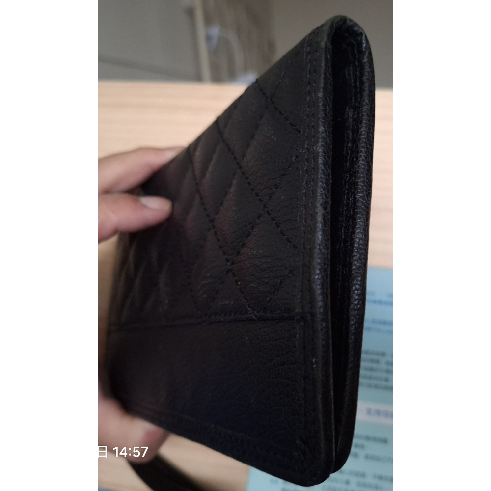 DKNY經典黑色牛皮格紋手拿包（可加鍊帶肩背）-細節圖8